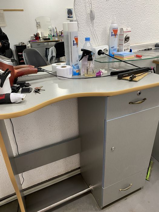 Тумбочка дзеркало для перукаря в салон візажиста