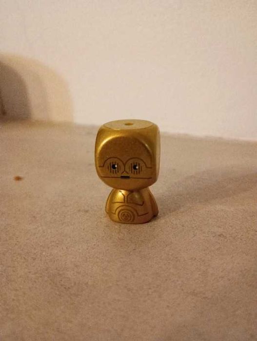 Star wars robo dourado