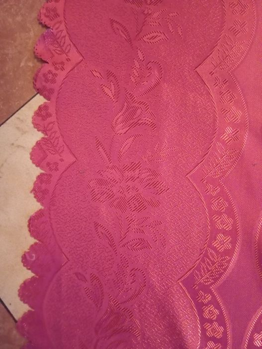 2 szt. Zasłony o wymiarach 1,55x2,54 w kolorze malinowym