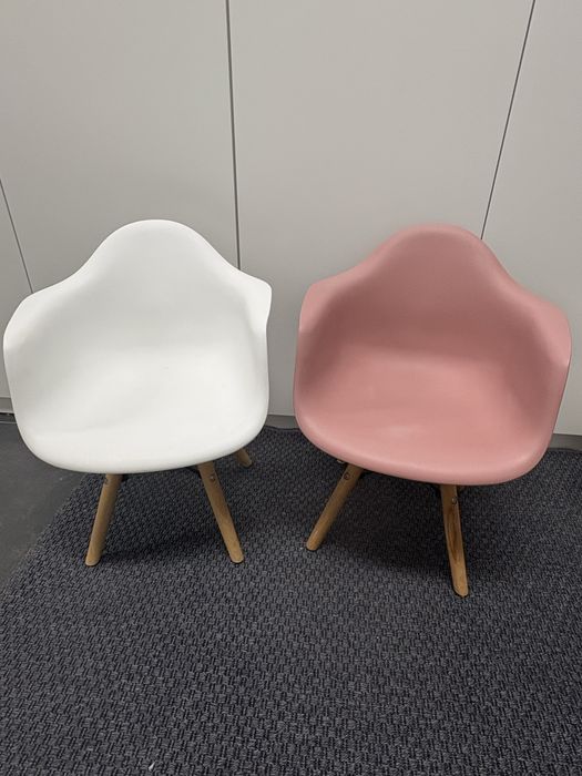 2 cadeiras criança Homa, em otimo estado