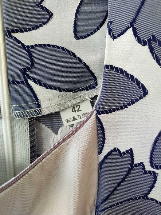 Modna, subtelna sukienka wizytowa r.42