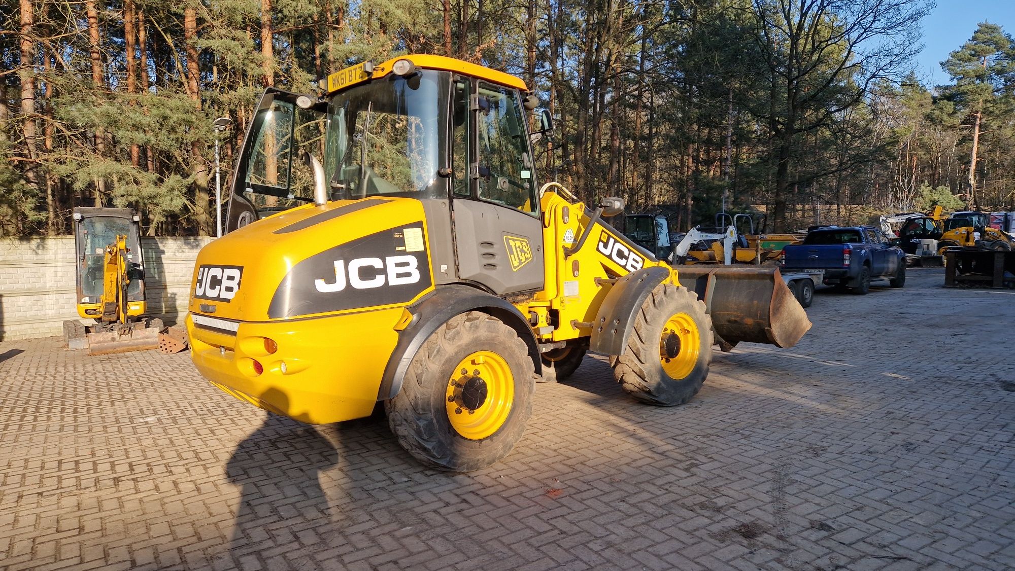 Jcb TM 220 z 2011 roku łyżka I widły