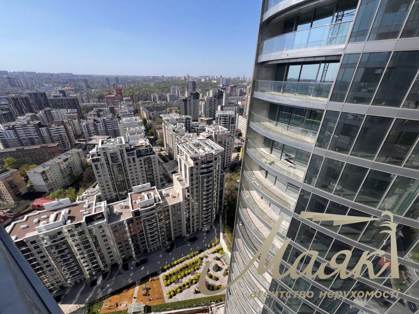 Продажа видовой 1-ой комнатной квартиры, 63 м3 в ЖК Taryan Towers