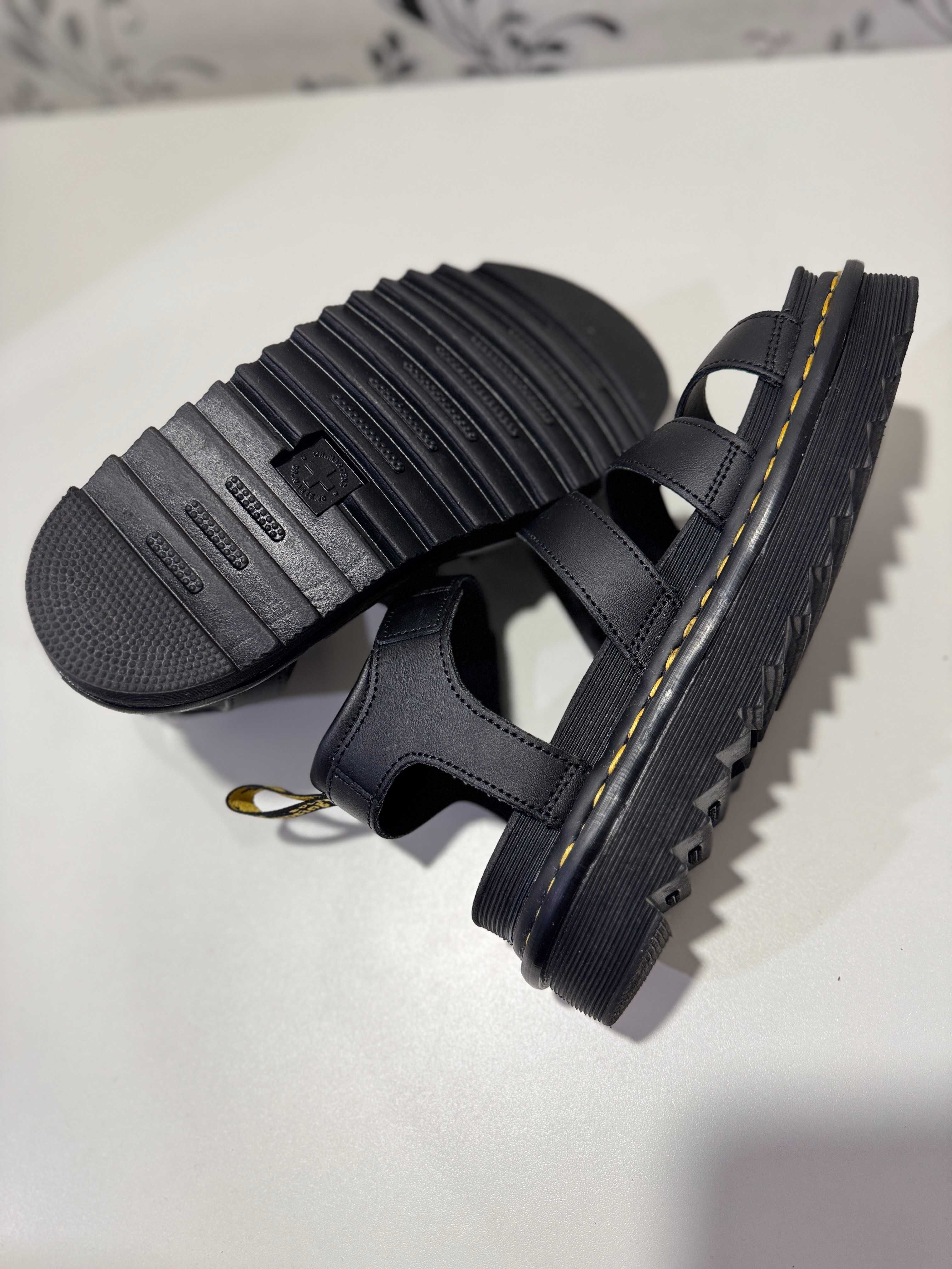 Босоніжки жіночі з натуральної шкіри Dr.Martens, 39р