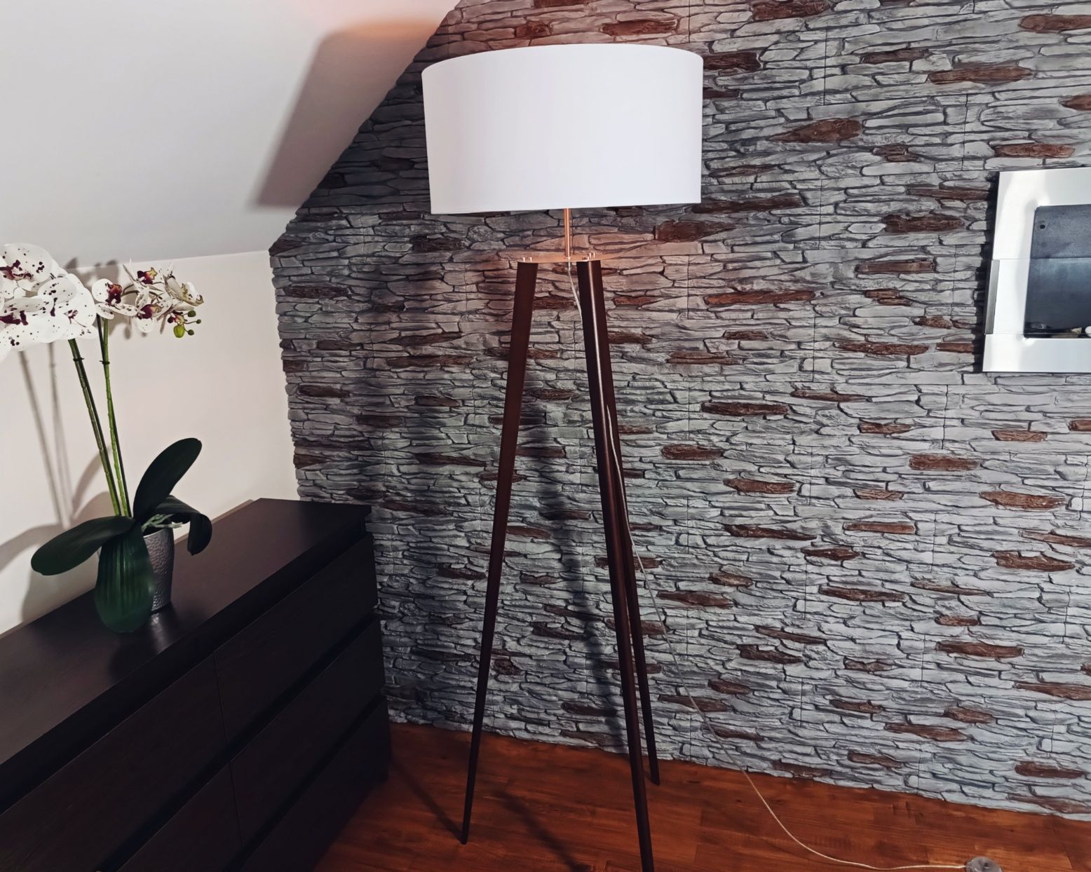 Nowa lampa, wysokość 170cm.