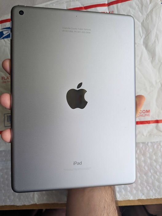 В оригіналі без обмежень Apple iPad 6 th 32 gb wi fi батарея 89%