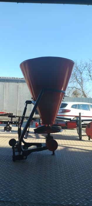 Розкидувач добрив насіння та піску Шип РУМ 100