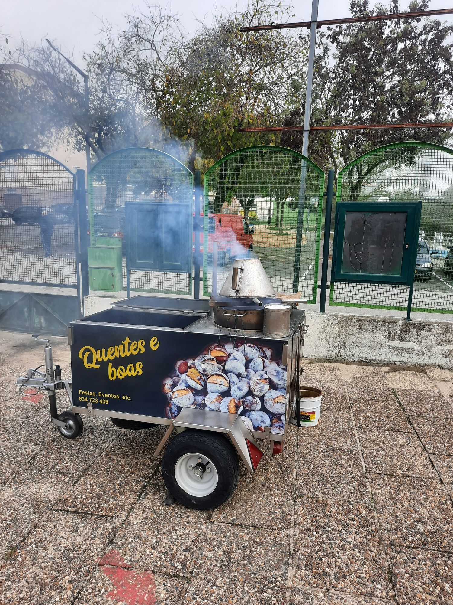 Serviço assador de Castanhas assadas