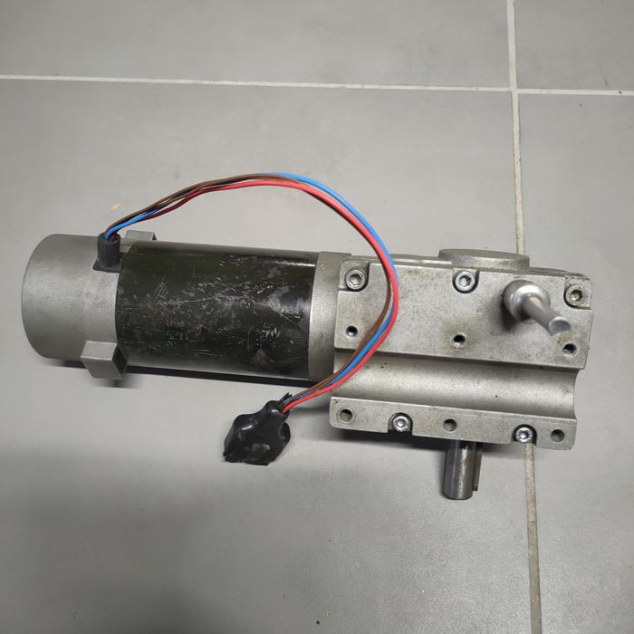 Mocny solidny silnik 24v z przekladnią 116 rpm