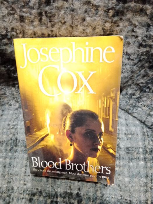 Josephine Cox Blood brothers Книга англійською мовою