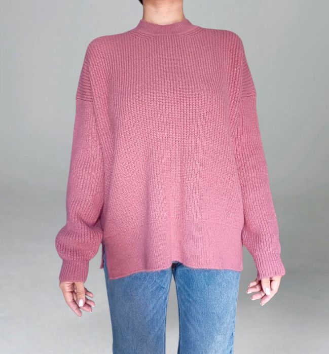 Теплий в'язаний светр