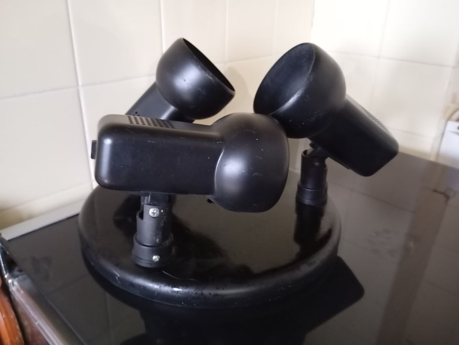 Plafonier  com 3 lampadas projetoras