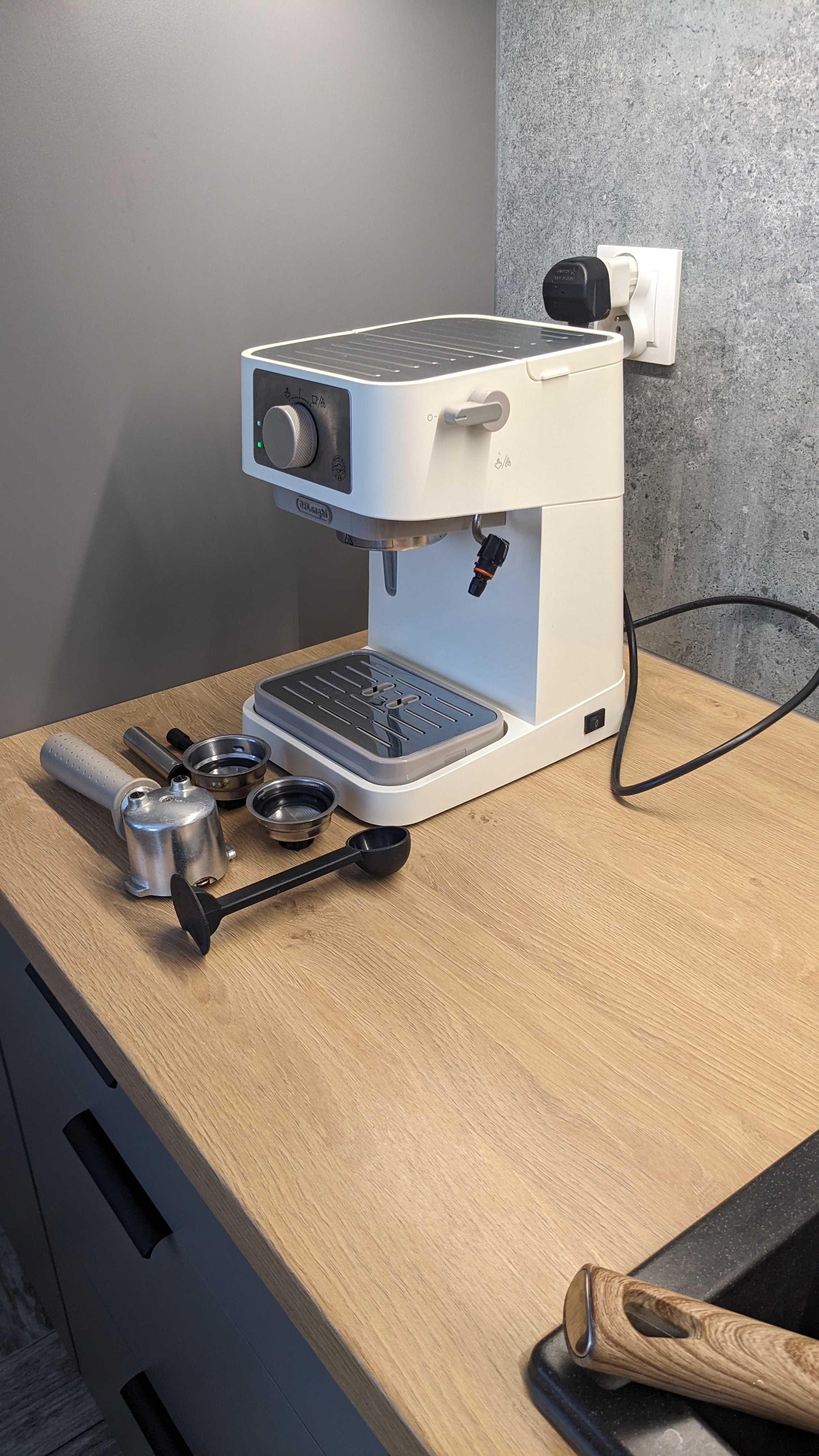Używany ekspres kolbowy do kawy De’Longhi Stilosa EC 260W - 15 barów