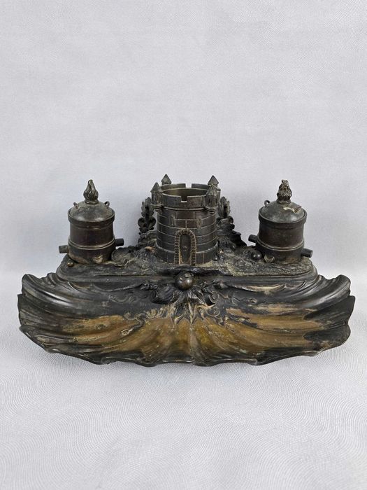 Stary kałamarz z brązu