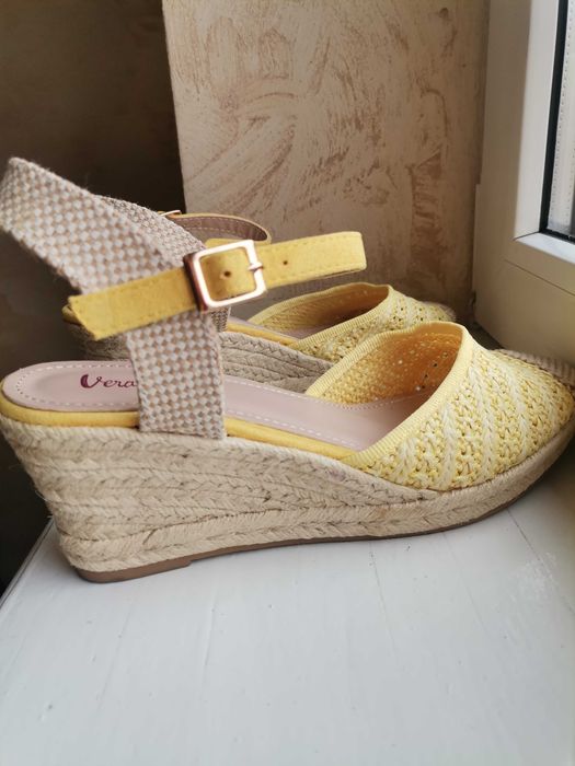 Buty letnie na koturnie