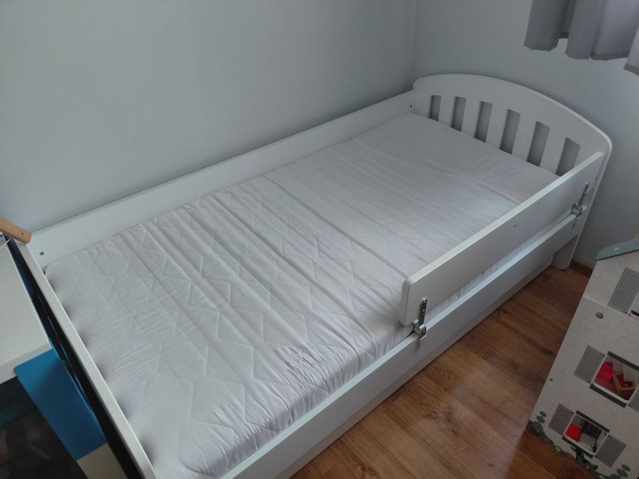 Łóżko dziecięce z materacem