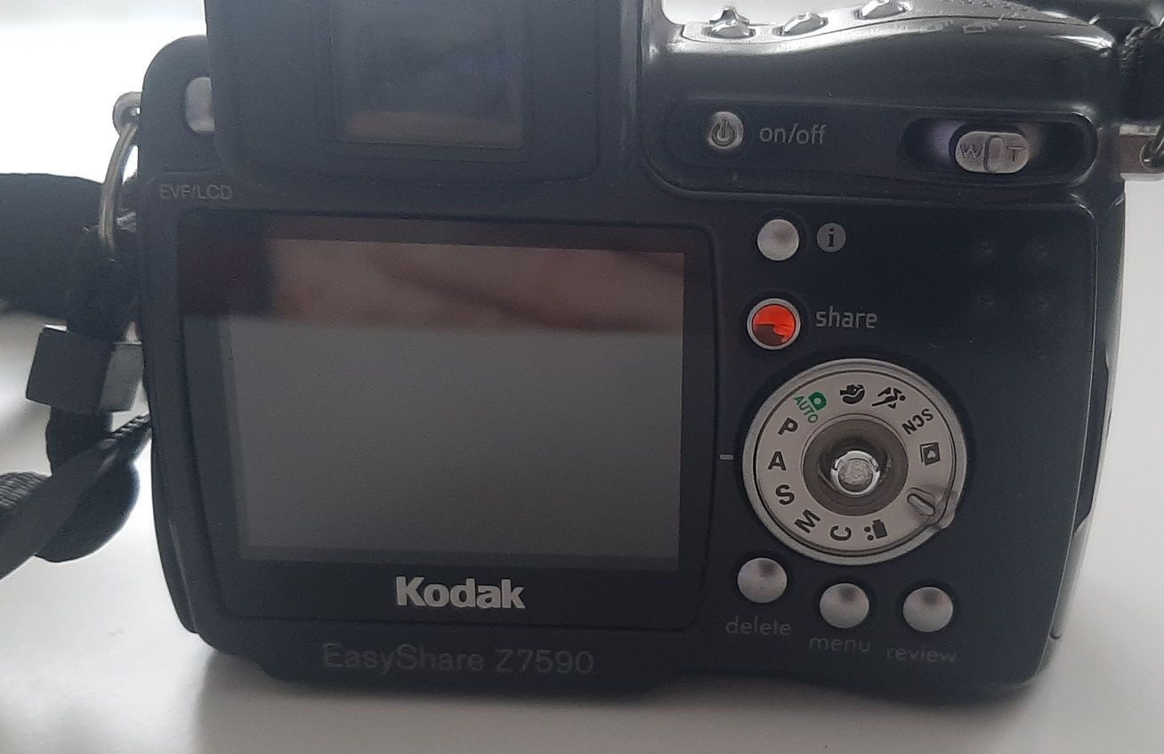 Aparat fotograficzny Kodak Easyshare Z7590.
