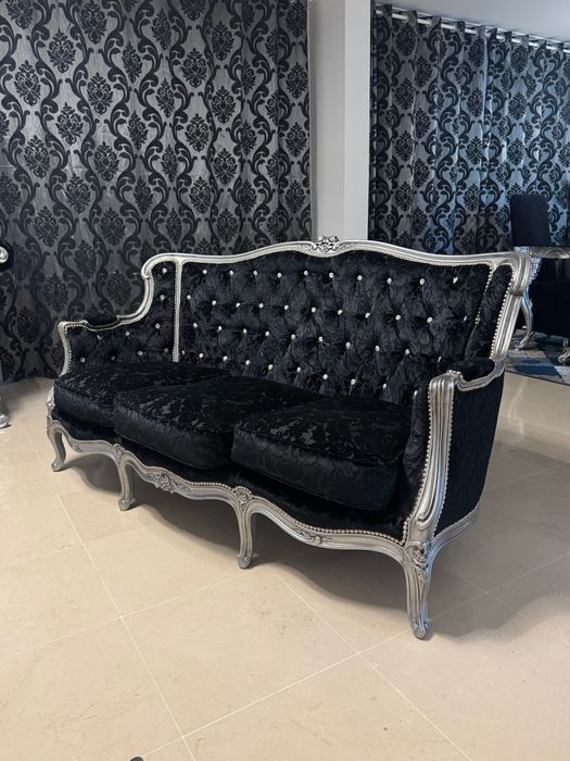 Sofás e Poltrona Barrocos em Veludo, mesa e 6 cadeiras