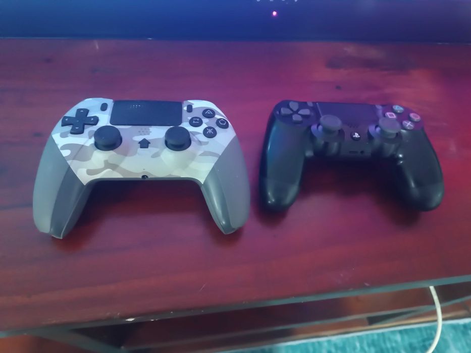 Vende-se PlayStation 4  pro 1 TB 4 jogos e 2 cumandos