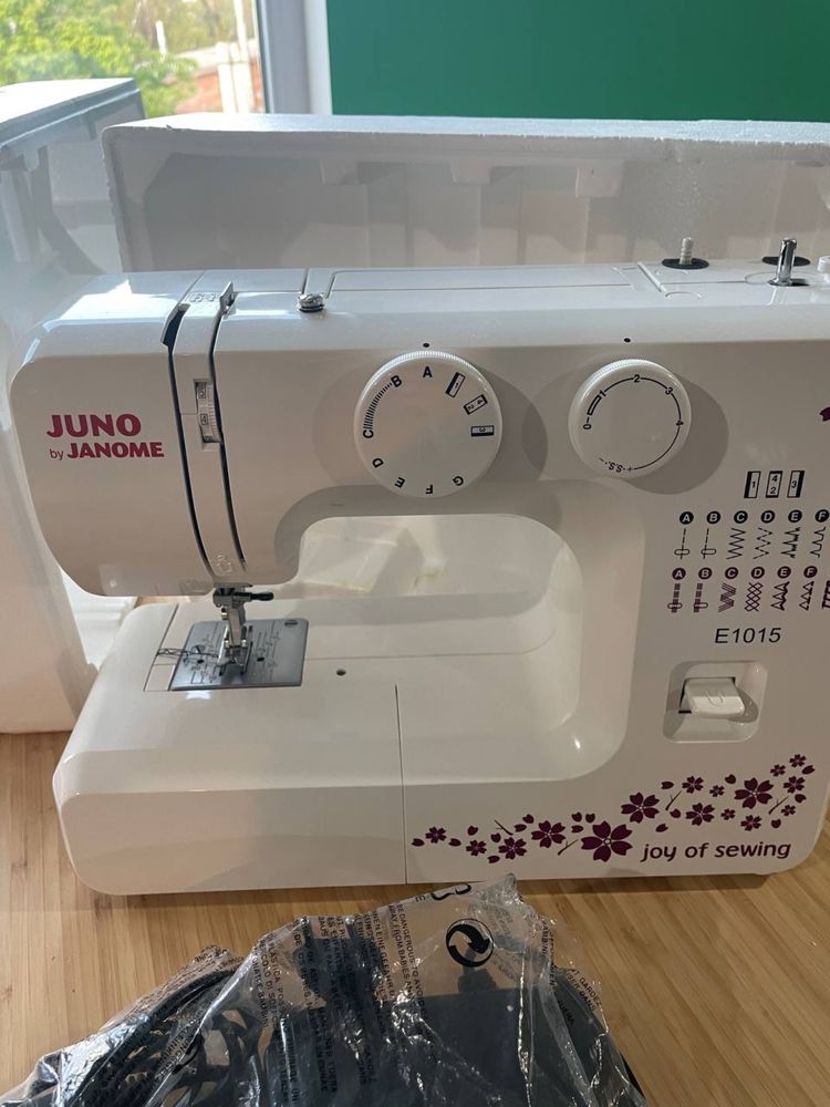 Швейна машинка JUNO E1015