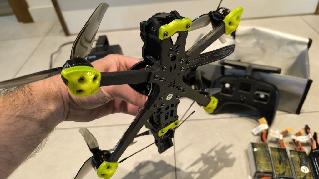 Dron fpv Nazgul DC5 ECO 6S HD DJI z Tango II. Zestaw 
Receiver option: