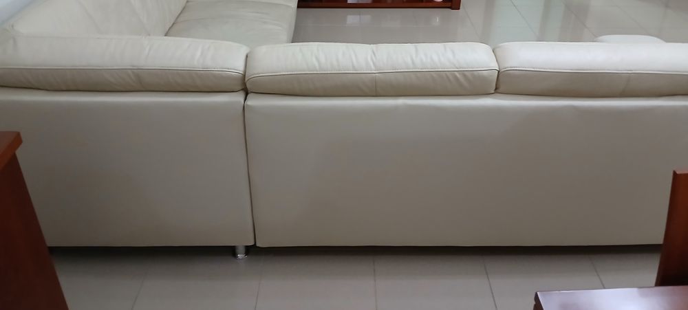 Sofá em poilpele com chaise long