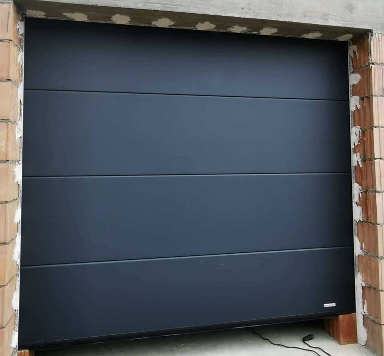 Brama segmentowa Antracyt  R60 2500x2250 – ciepła i solidna - Linestor