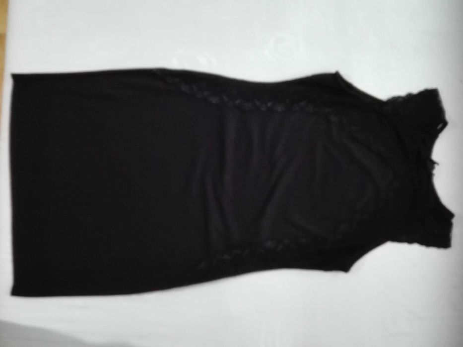 czarna sukienka S/M z H&M, mała czarna, wstawki z koronki