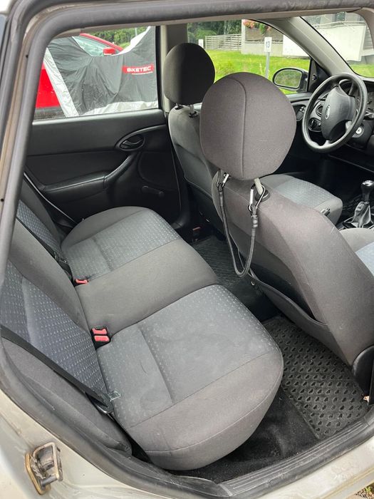 Sprzedam caly samochód Ford focus, na części