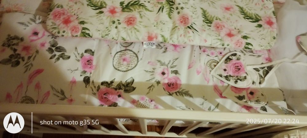 Nowe łóżecxko z pościelą i baldachimem itd