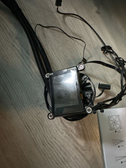 Msi k240 aio chłodzenie procesora wodne z ekranem