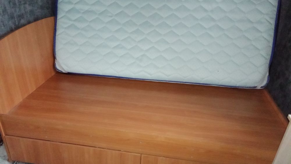 Кровать,матрас новий