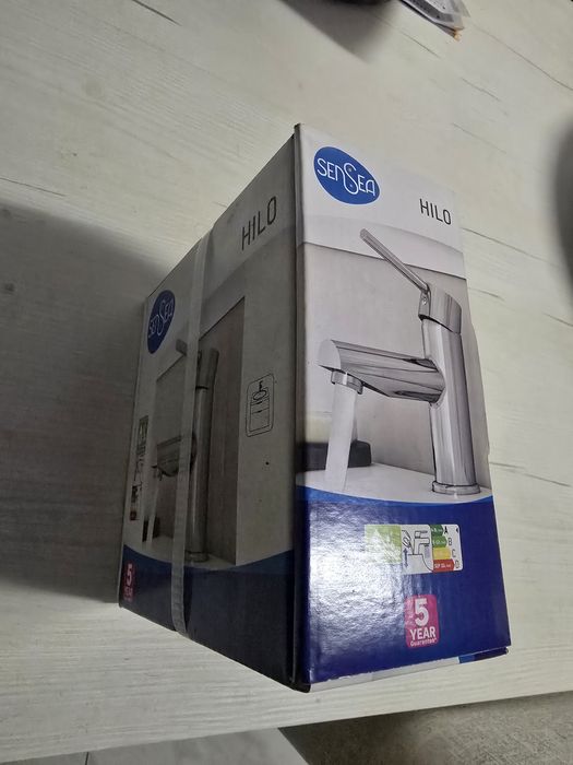 Torneira de casa de banho ainda na caixa