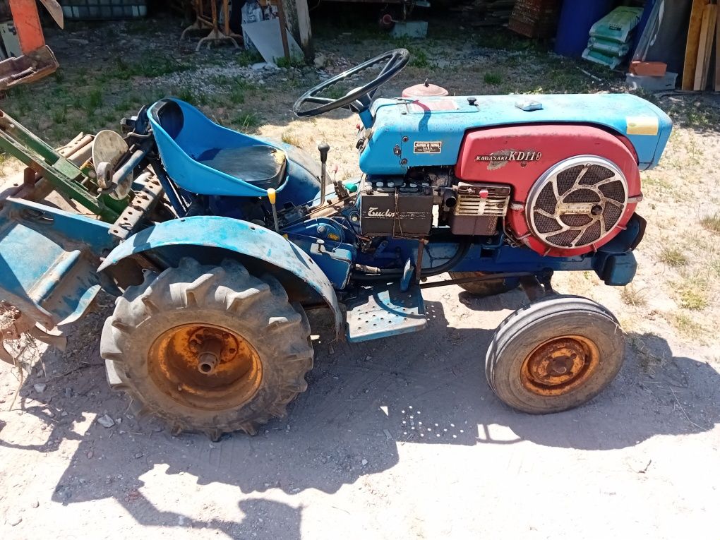 Trator antigo hinomoto