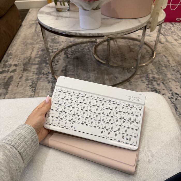 Чохол-клавіатура до планшета APPLE IPAD PRO 11 M4