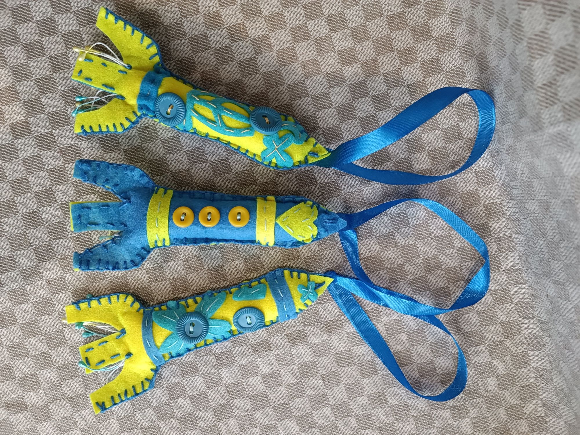 Український сувенір Іграшка з фетру Ракета Україна жовто-блакитна