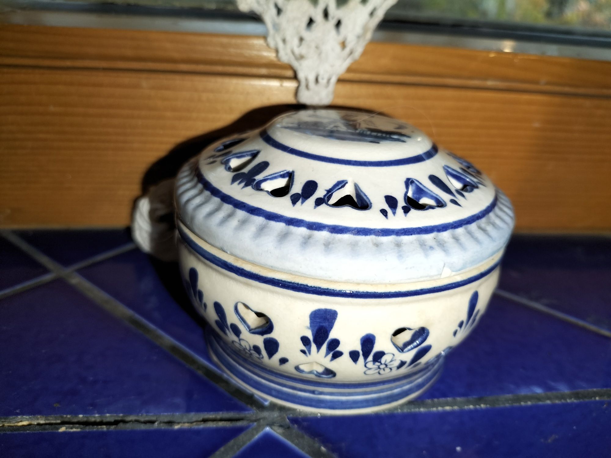 Puzderko z porcelany,wiatraki,serca, vintage