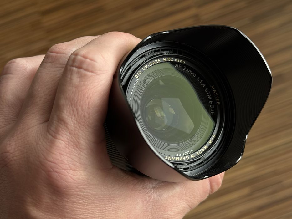 FujiFilm X-T3 + Viltrox 33 f1.4 + Viltrox 23 f1.4 + Fringer Pro II EF