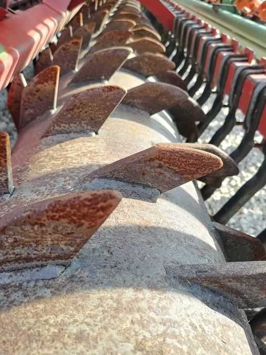 Agregat uprawowo siewny.