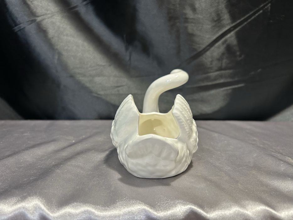 Ceramiczny Łabędź z Zakręconą Szyją – Elegancka Ozdoba