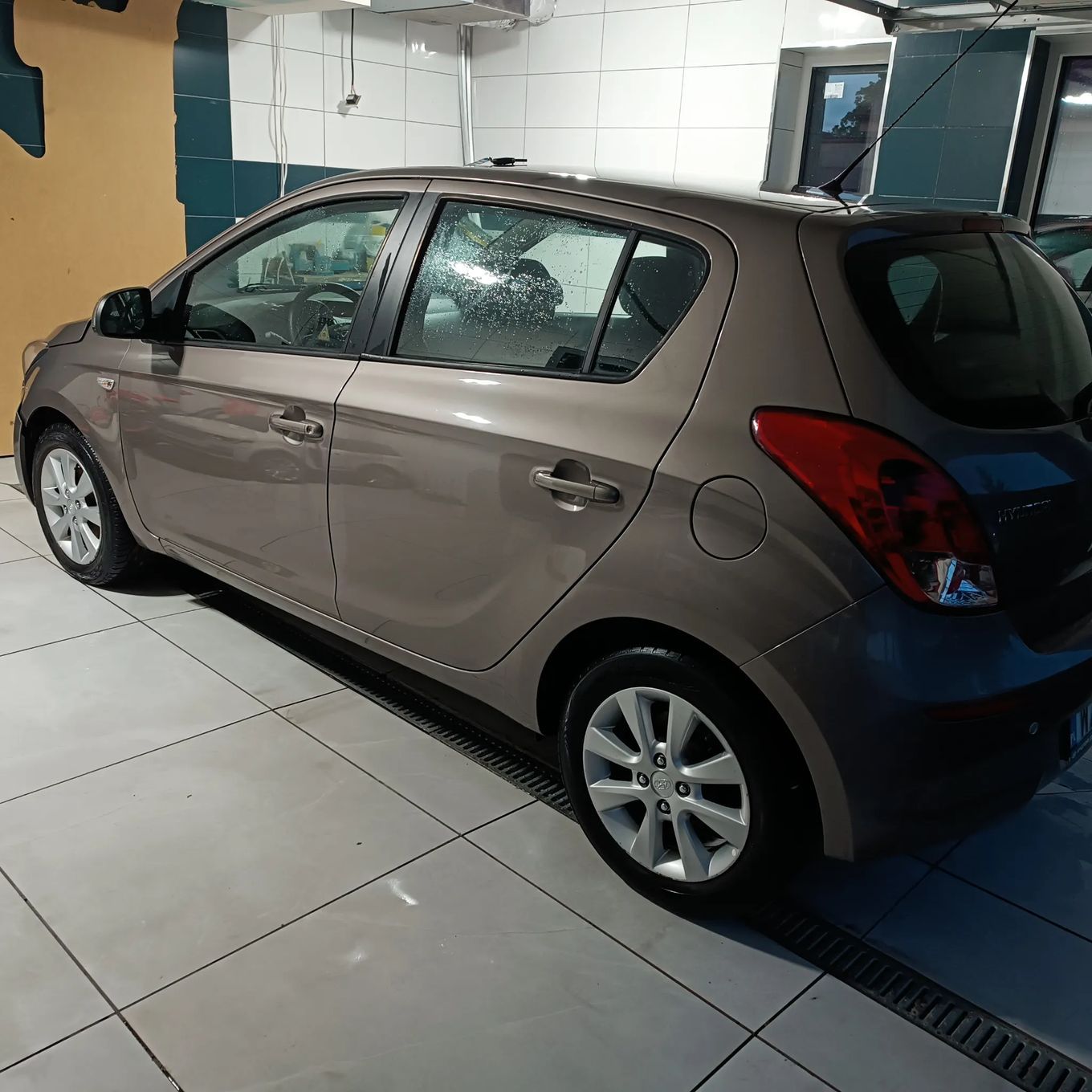 Hyundai i20 automat lift 2013 LPG klima alu uszkodzony zarejestrowany