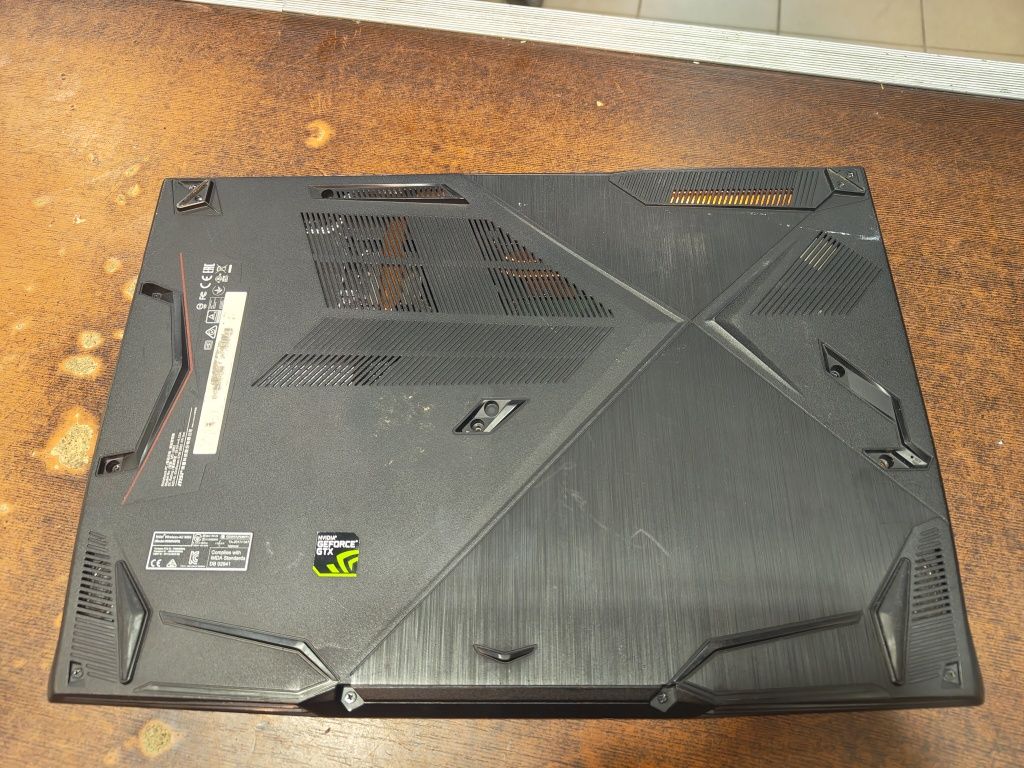 Laptop gamingowy MSi MS-16R3 i5 16/256SSD GTX1050