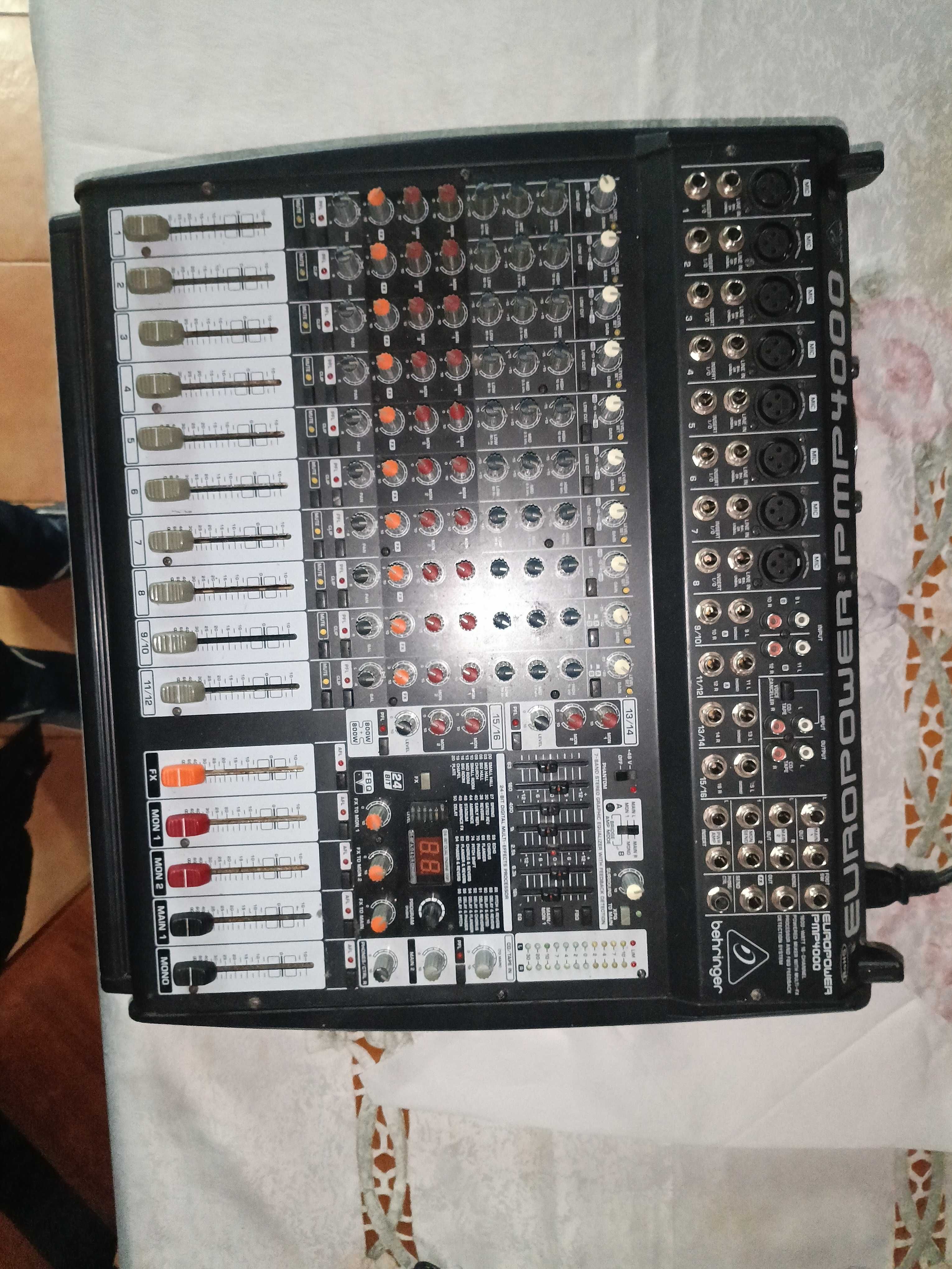 mesa de mistura amplificada