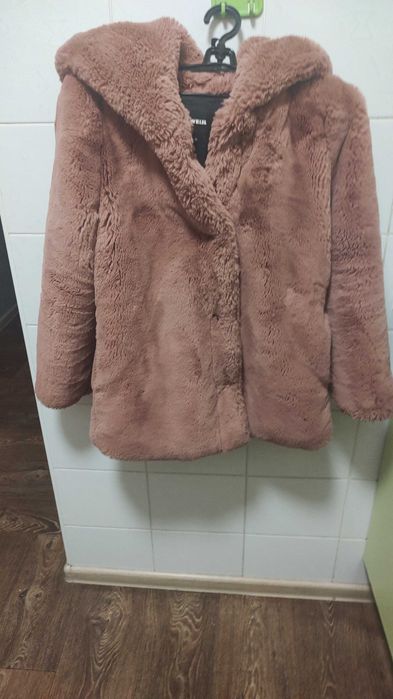 Яскрава шуба для стильної леді.