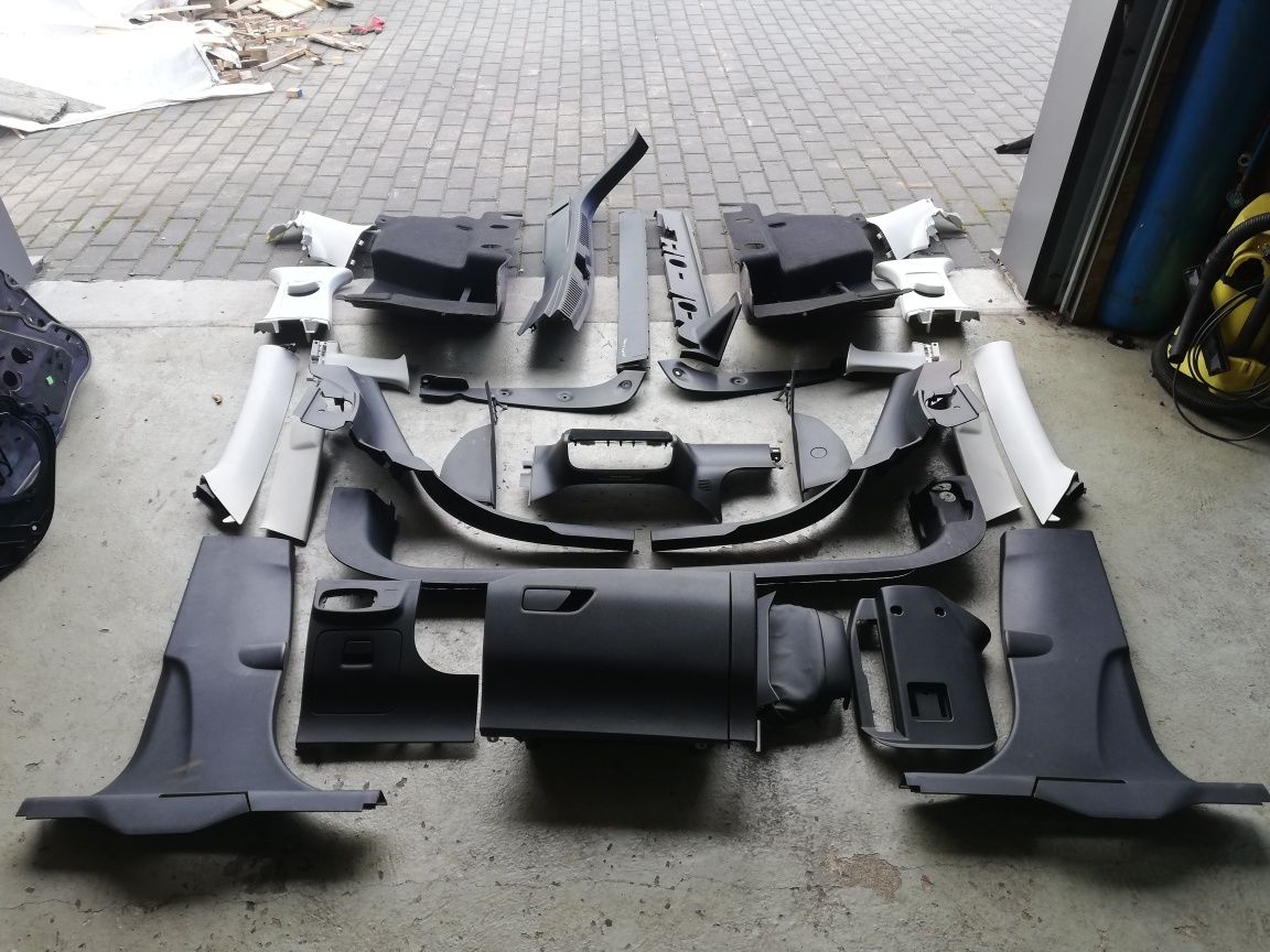 Tapicerka boczek osłona zaślepka Ford Focus mk4 IV kombi maskownica