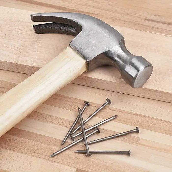 Młotek Ciesielski Stolarski Z Drewnianym Trzonkiem 500g 33cm