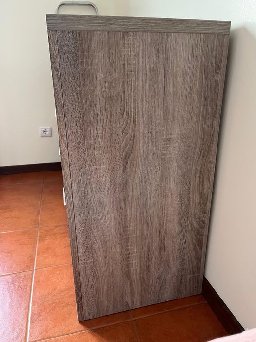 Cómoda , usada mas em bom estado. Boa arrumação.