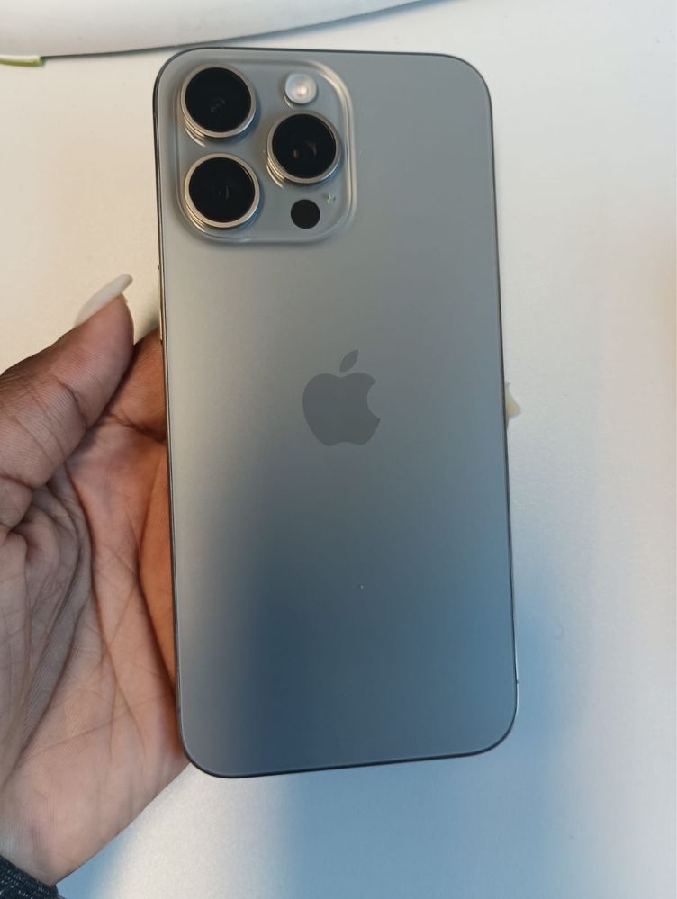 Iphone 15 pro max com garantia