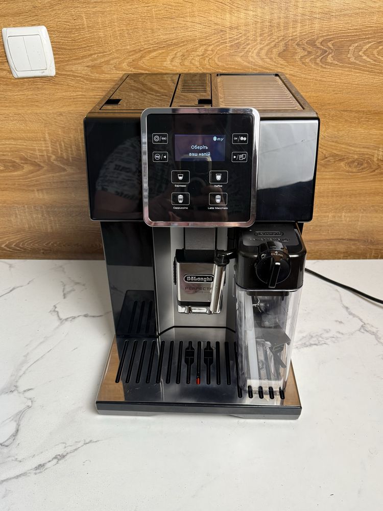 Кавомашина автоматична Delonghi Perfecta EVO 500 чашок  з Гарантією !