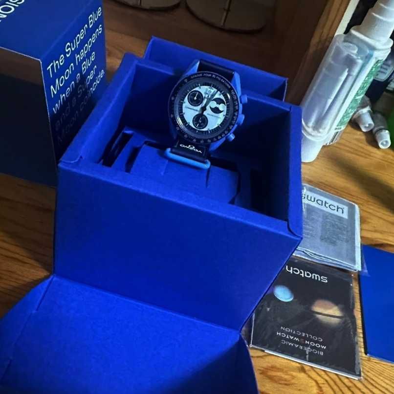 Super Blue Moon Chrono - designerski czasomierz z kosmicznym stylem!